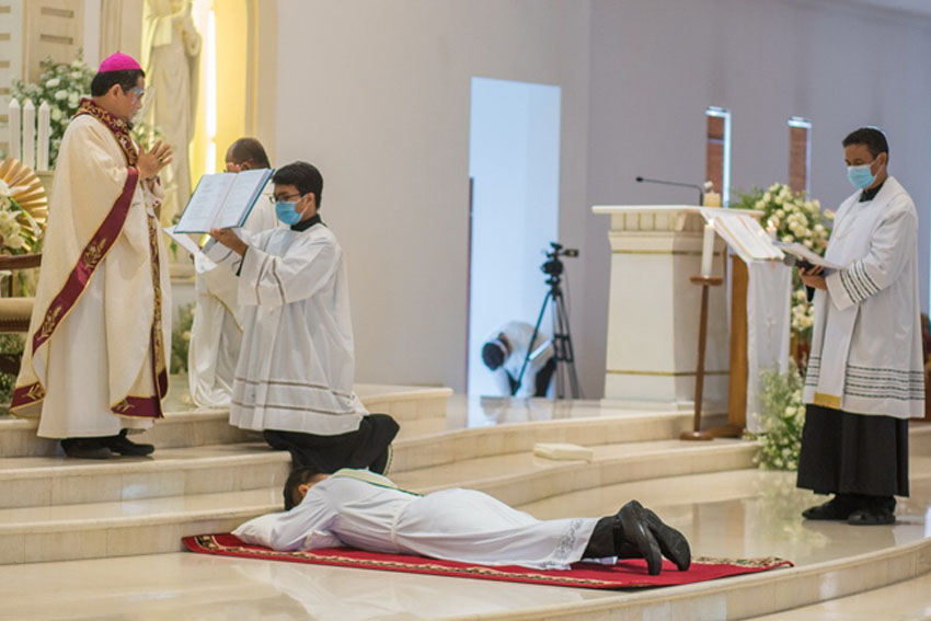 Tahbisan Imam Antonius Gede Ekadana Putra